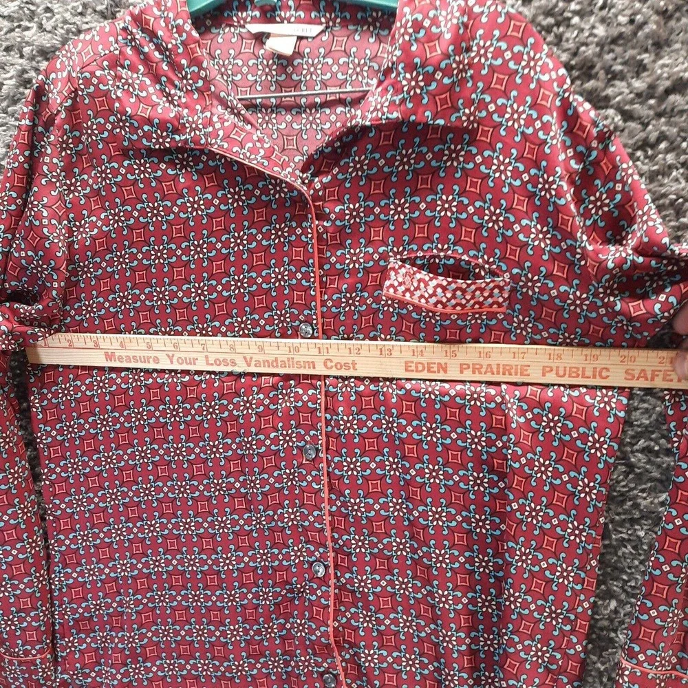 Victoria Secret Sleep Shirt Women Medium Red‎ Busy Batik Satin Sleepwear Bedtime